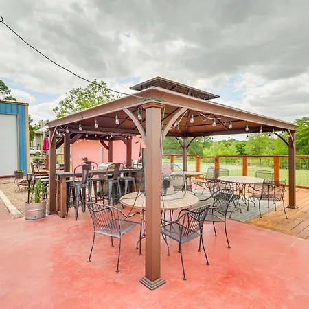 Colorful Martindale Home On San Marcos River